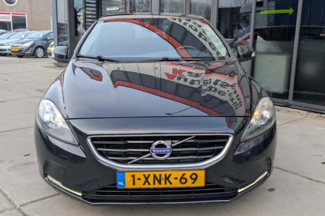 Volvo V40 (2014) thumbnail 3