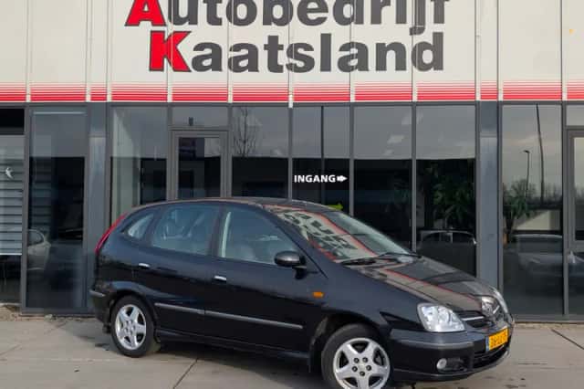 Nissan Almera Tino (2003) thumbnail 2
