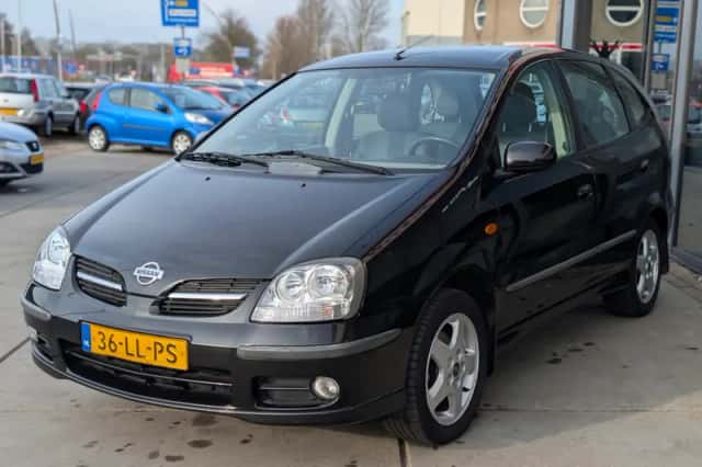Nissan Almera Tino (2003) thumbnail 3