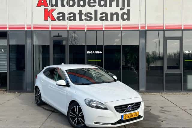 Volvo V40 (2013) thumbnail 1