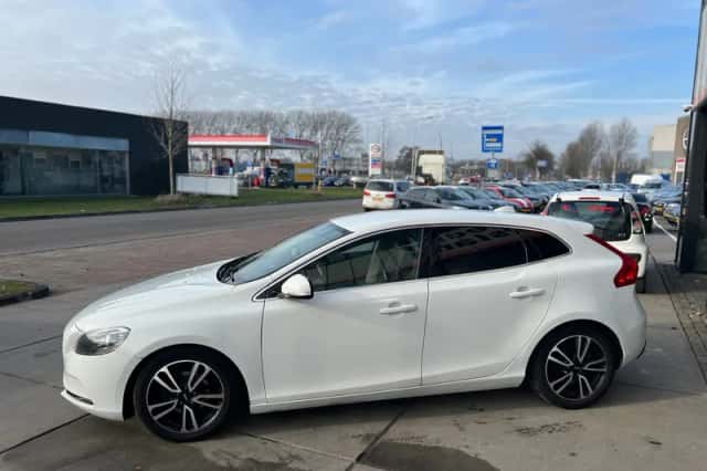 Volvo V40 (2013) thumbnail 3