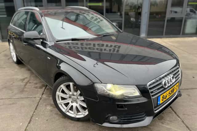 Audi A4 (2011) thumbnail 3