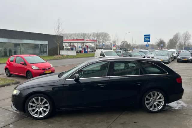 Audi A4 (2011) thumbnail 4