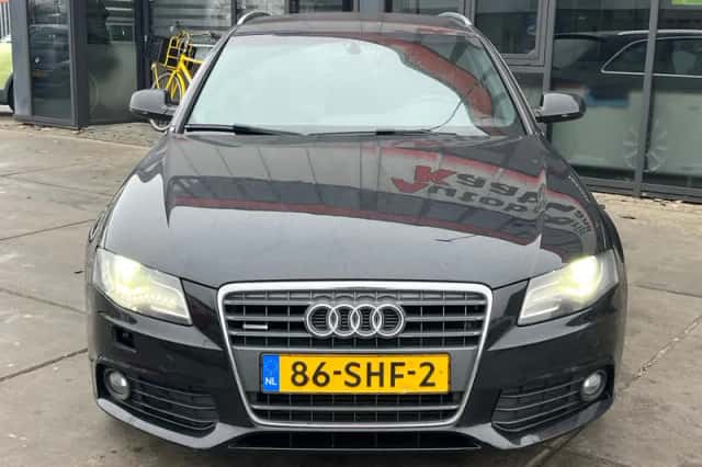 Audi A4 (2011) thumbnail 5