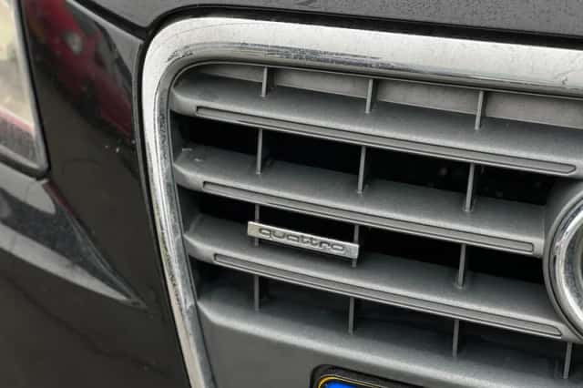 Audi A4 (2011) thumbnail 6
