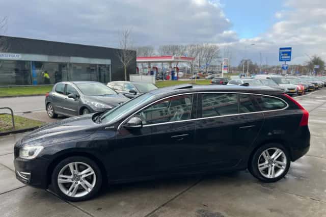 Volvo V60 (2014) thumbnail 5