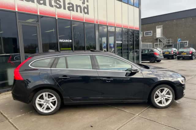 Volvo V60 (2014) thumbnail 6