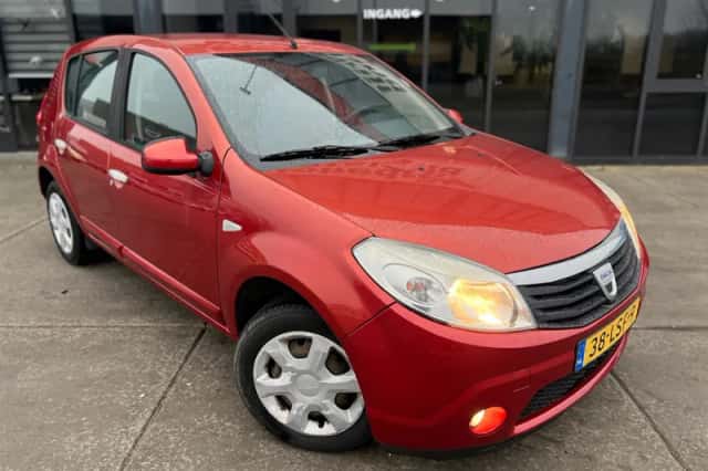 Dacia Sandero (2010) thumbnail 3