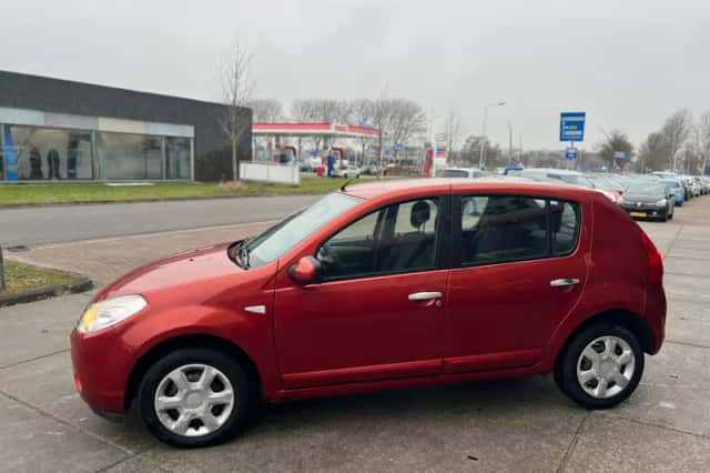Dacia Sandero (2010) thumbnail 4
