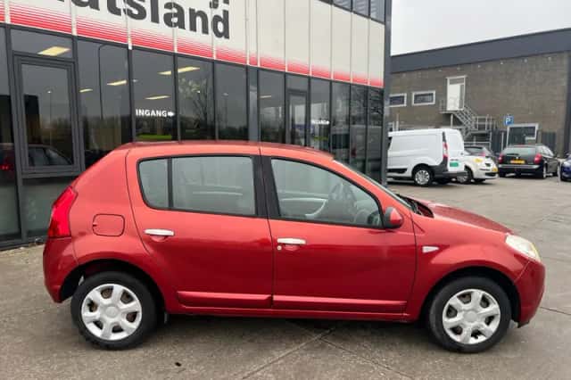 Dacia Sandero (2010) thumbnail 6
