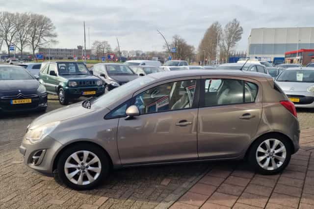 Opel Corsa (2012) thumbnail 4