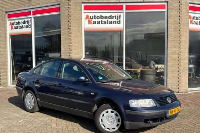 Volkswagen Passat (1998) thumbnail 2