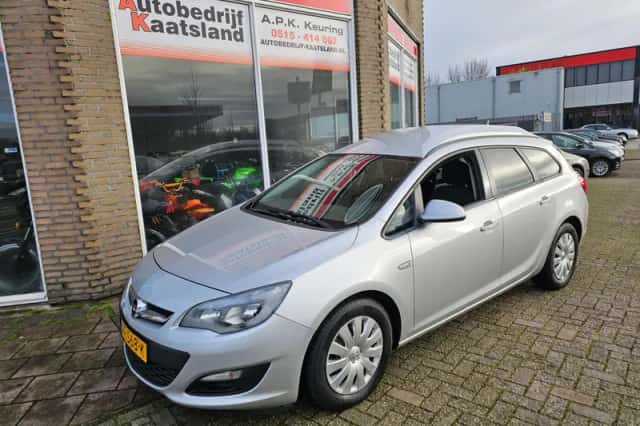 Opel Astra Sports Tourer (2013) thumbnail 3