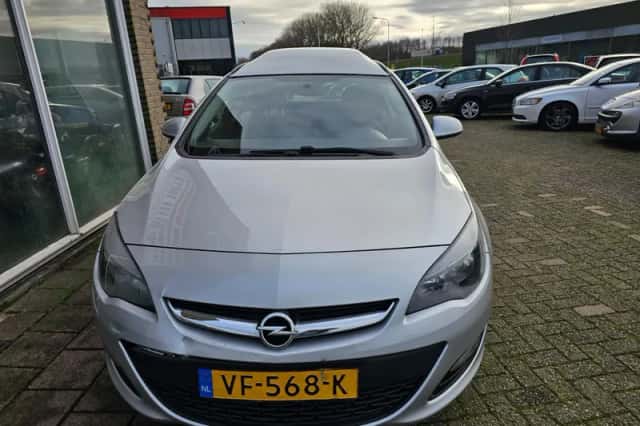 Opel Astra Sports Tourer (2013) thumbnail 5