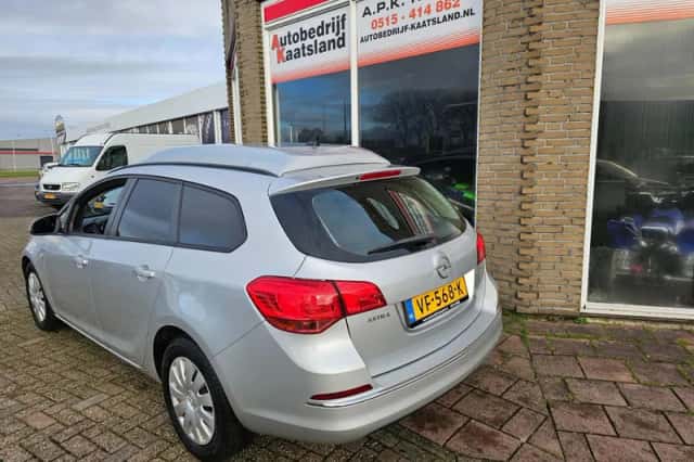 Opel Astra Sports Tourer (2013) thumbnail 6