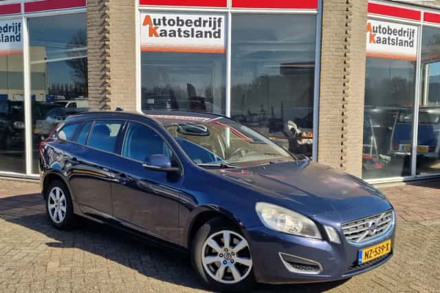 Volvo V60 (2013) thumbnail 2