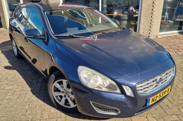 Volvo V60 (2013) thumbnail 3