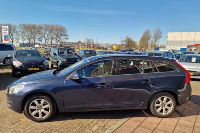 Volvo V60 (2013) thumbnail 4