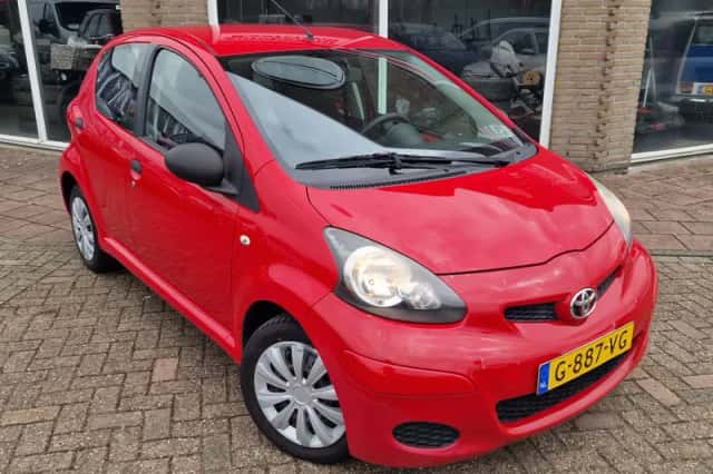 Toyota Aygo (2011) thumbnail 3
