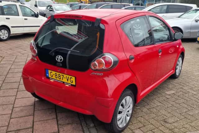 Toyota Aygo (2011) thumbnail 6