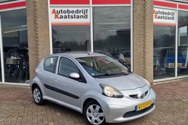 Toyota Aygo (2006) thumbnail 2