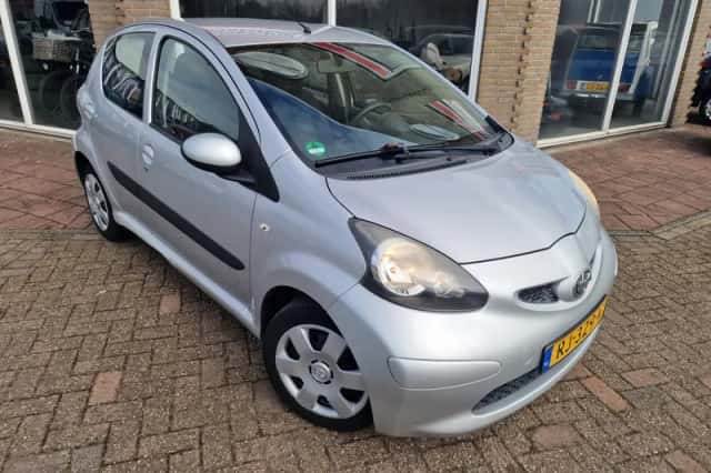 Toyota Aygo (2006) thumbnail 3