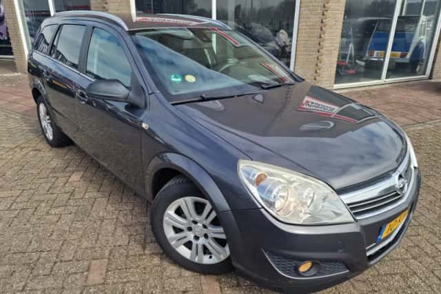 Opel Astra (2010) thumbnail 3