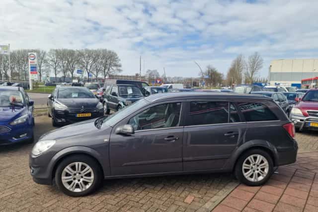 Opel Astra (2010) thumbnail 4