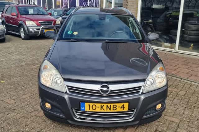 Opel Astra (2010) thumbnail 5