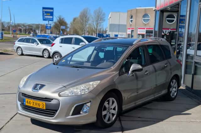 Peugeot 308 (2012) thumbnail 4