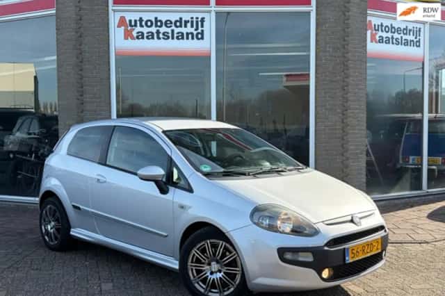 Fiat Punto (2011) thumbnail 1