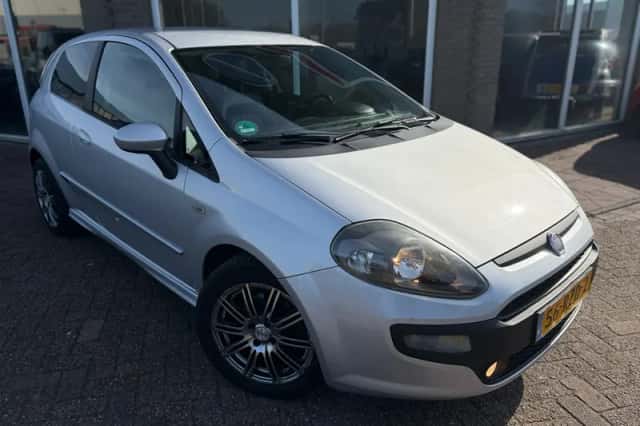 Fiat Punto (2011) thumbnail 3
