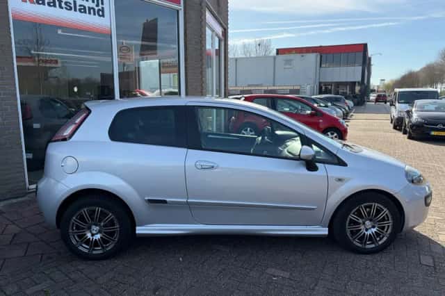 Fiat Punto (2011) thumbnail 6