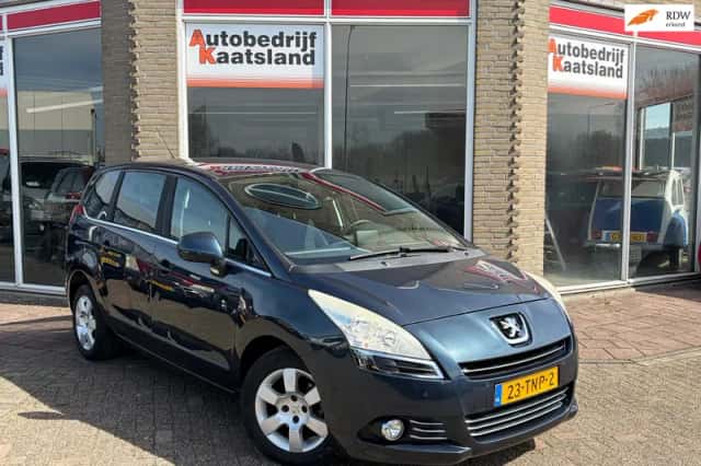 Peugeot 5008 (2012) thumbnail 2