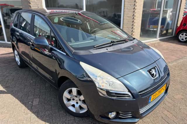 Peugeot 5008 (2012) thumbnail 3
