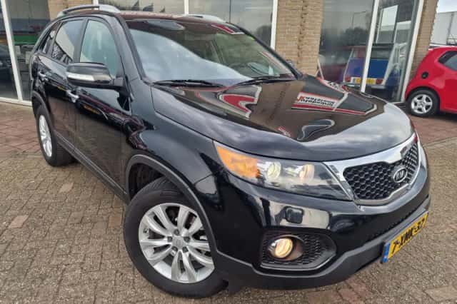 Kia Sorento (2010) thumbnail 3