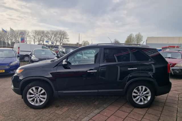 Kia Sorento (2010) thumbnail 5