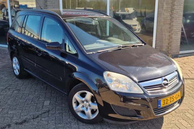 Opel Zafira (2008) thumbnail 3