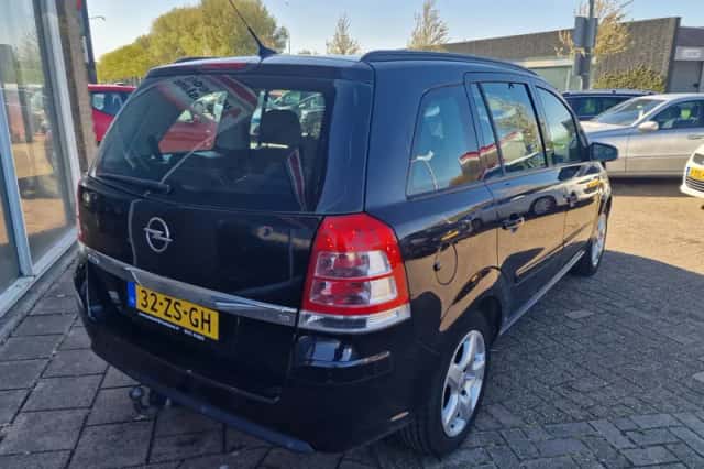 Opel Zafira (2008) thumbnail 4