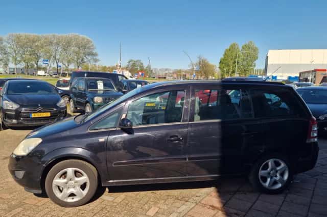 Opel Zafira (2008) thumbnail 6