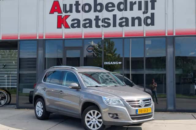 Volkswagen Tiguan (2011) thumbnail 2