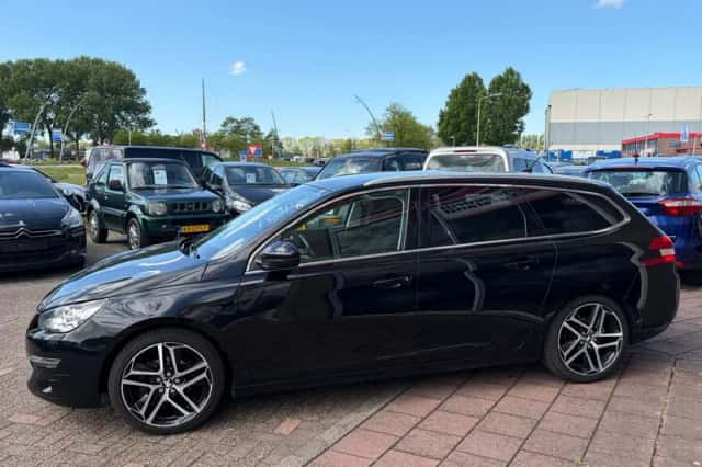 Peugeot 308 (2015) thumbnail 4