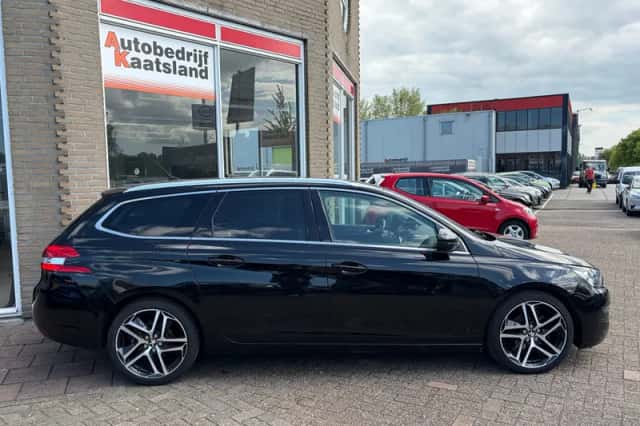 Peugeot 308 (2015) thumbnail 6