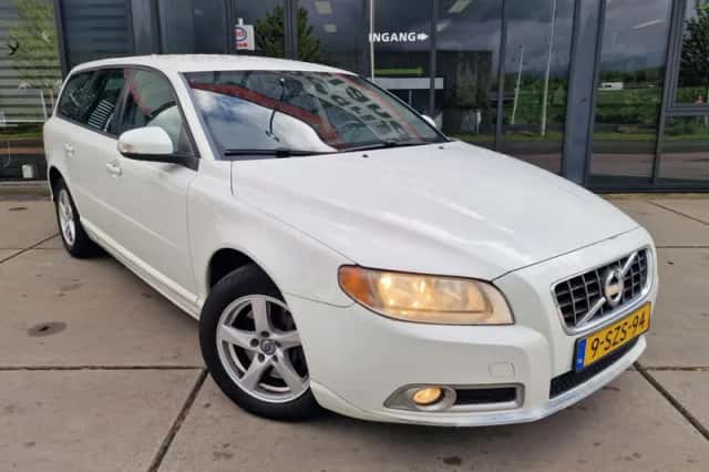 Volvo V70 (2009) thumbnail 3