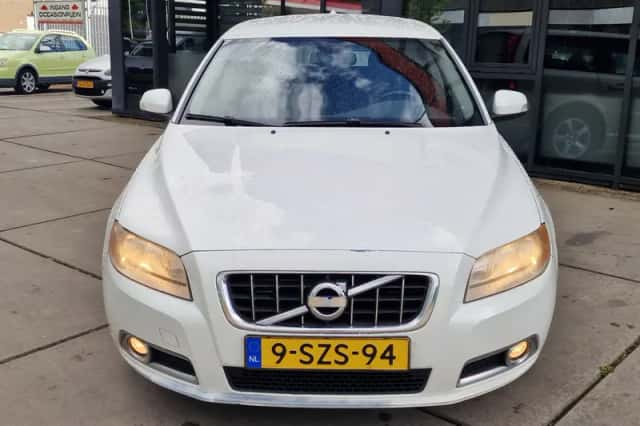Volvo V70 (2009) thumbnail 4