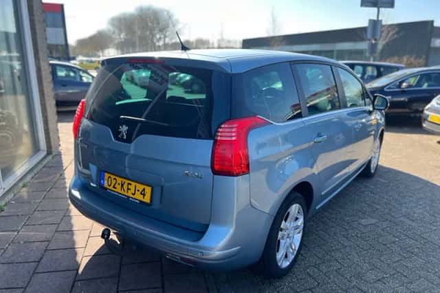 Peugeot 5008 (2009) thumbnail 4