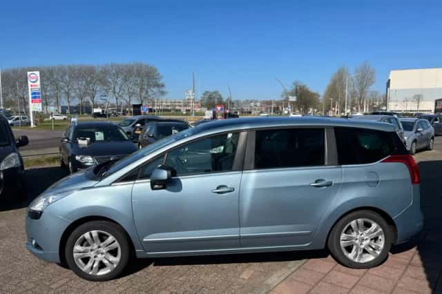 Peugeot 5008 (2009) thumbnail 5