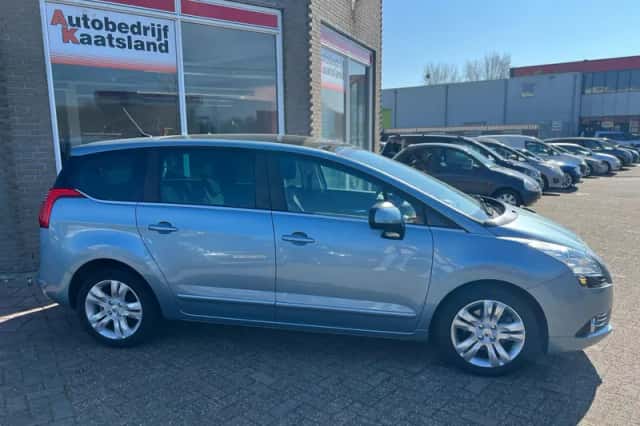Peugeot 5008 (2009) thumbnail 6