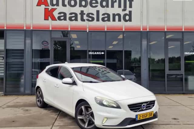 Volvo V40 (2014) thumbnail 1