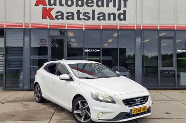 Volvo V40 (2014) thumbnail 2